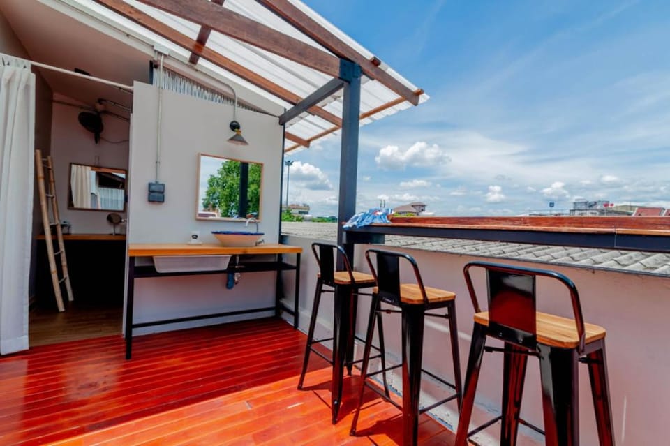 Property building, Patio, Balcony/Terrace, Other, Decorative detail, Floor plan, City view, Landmark view, Mountain view, Street view, Area and facilities, group of guests, Family