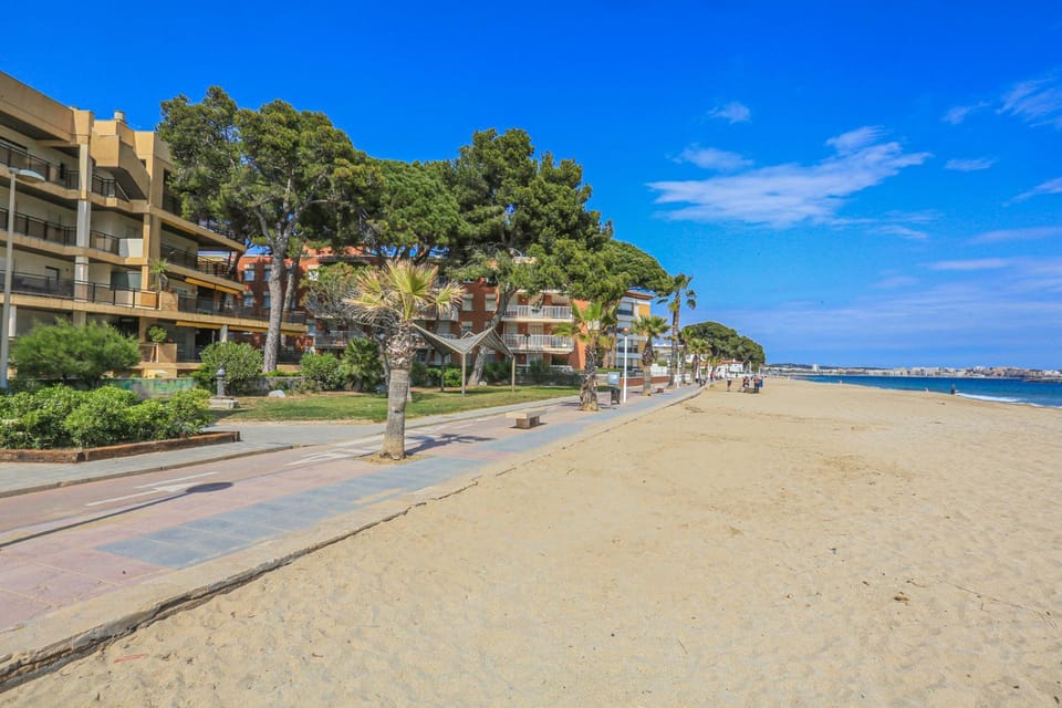 LITORAL COSTA DORADA - TXINGUDI Only families Apartment in Cambrils