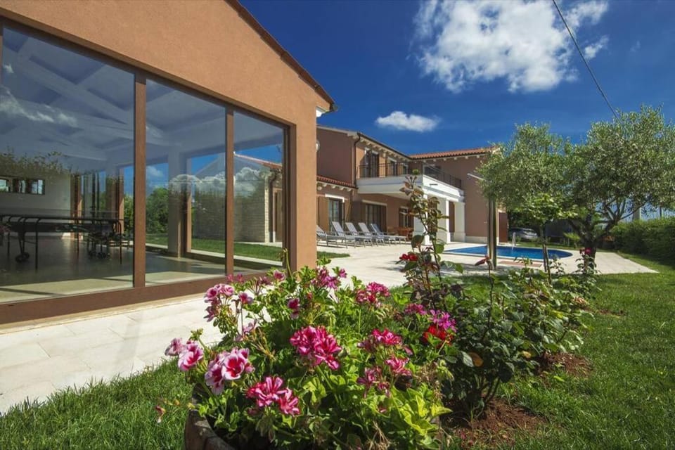 Property building, Garden