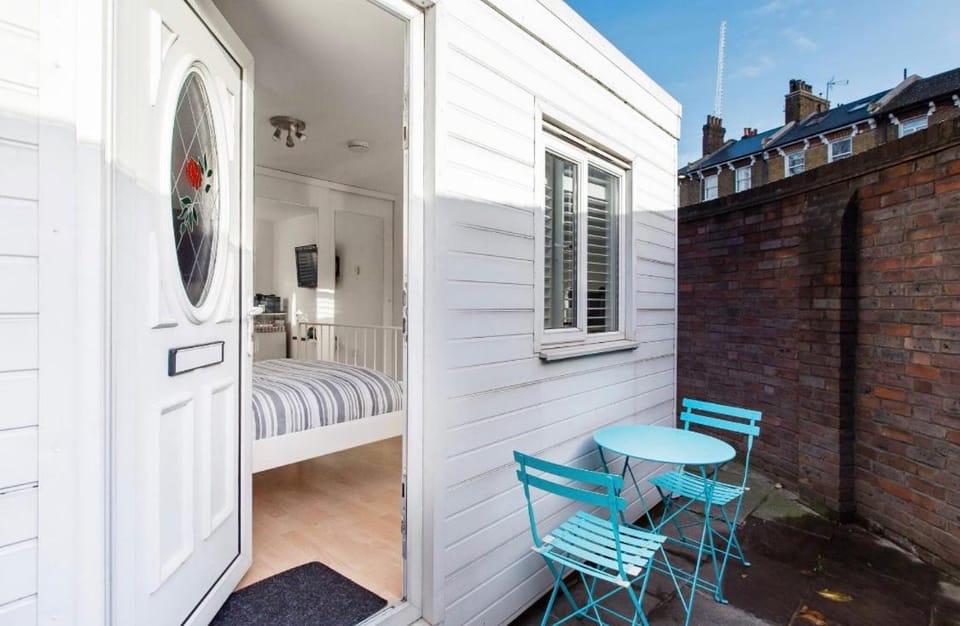 Studio, Private, independant Entrance, Central, Battersea Park Apartment in London