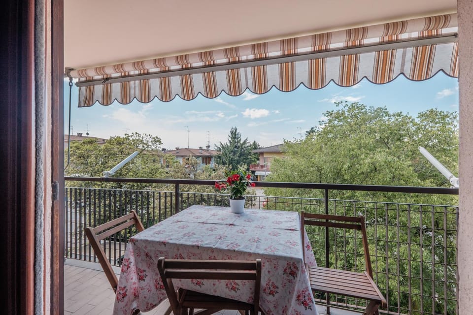 View (from property/room), Balcony/Terrace, Street view, Quiet street view
