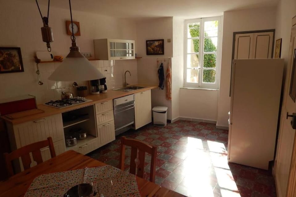 Kitchen or kitchenette, Dining area, dishwasher, stove, toaster