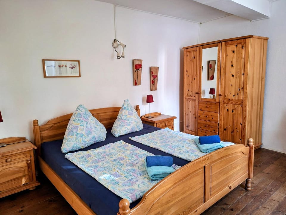 Bed, Photo of the whole room, Seating area, Bedroom, towels, wardrobe