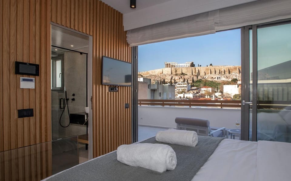 Bedroom, City view