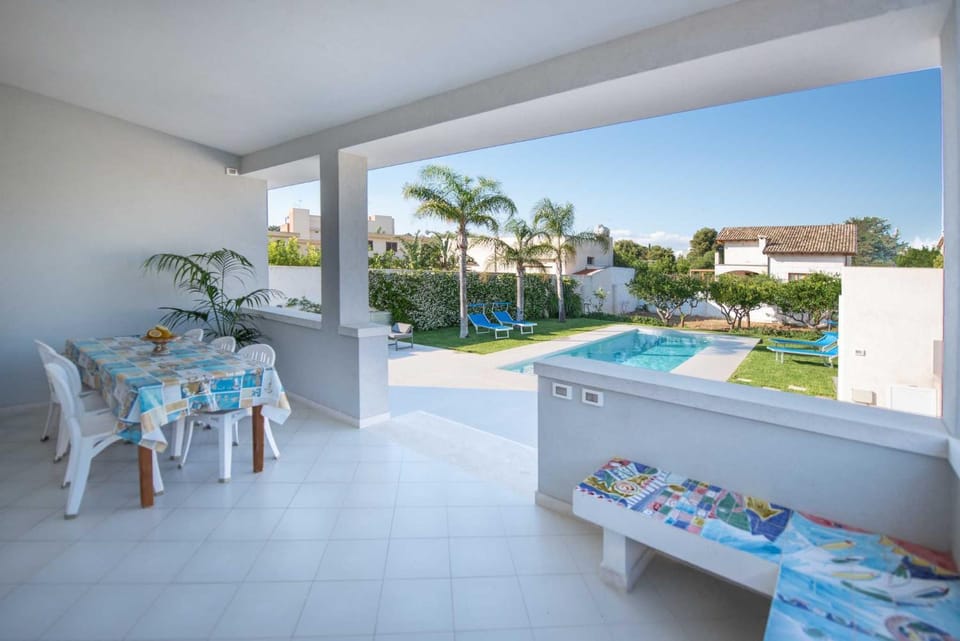 Garden, Garden, Balcony/Terrace, Balcony/Terrace, Dining area, Garden view, Garden view, Pool view, Pool view, Swimming pool, Swimming pool