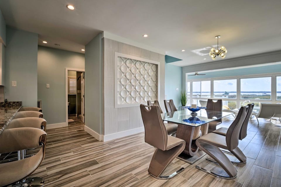 Luxurious Waterfront Home w/ Private Pier & Views! House in South Carolina