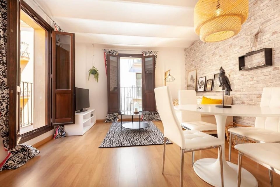 Steam room, Living room, Photo of the whole room, Seating area, Dining area