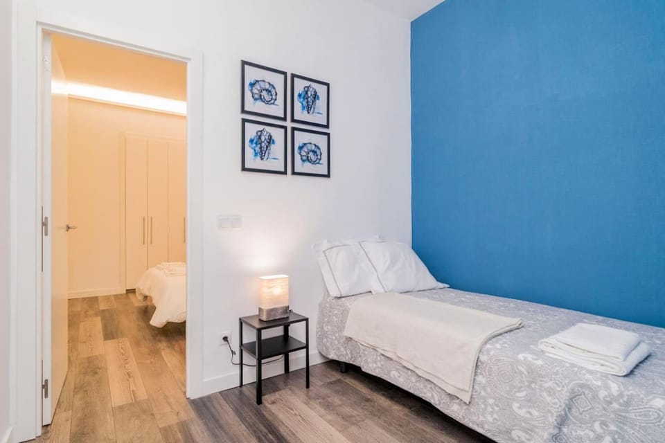 Bed, Photo of the whole room, Bedroom
