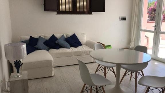 BEACH HOUSE TANAUNELLA House in Sardinia