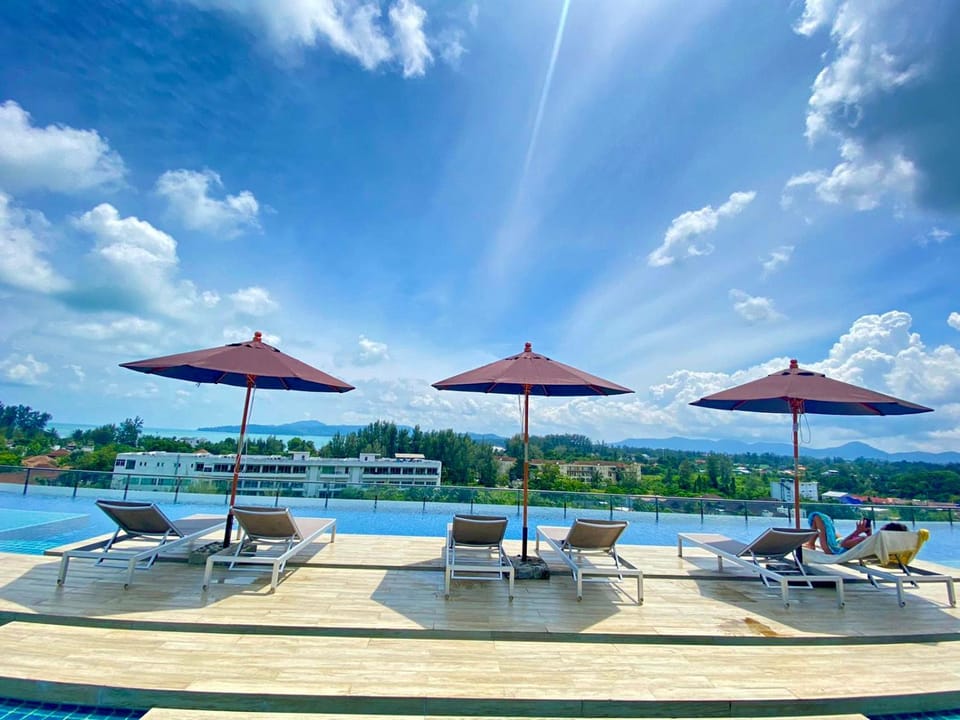 Pool view, Swimming pool, sunbed