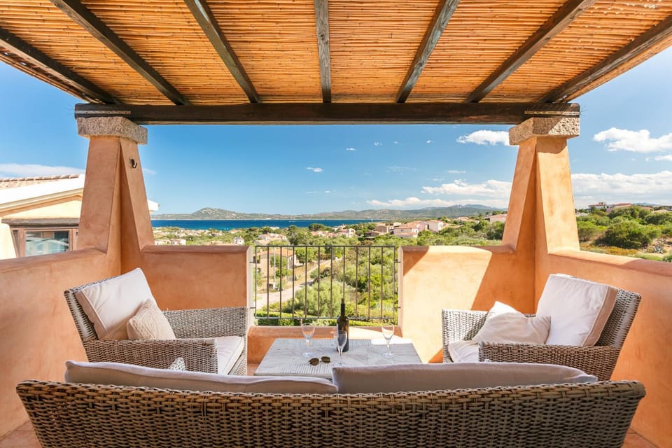 Property building, Balcony/Terrace, Living room