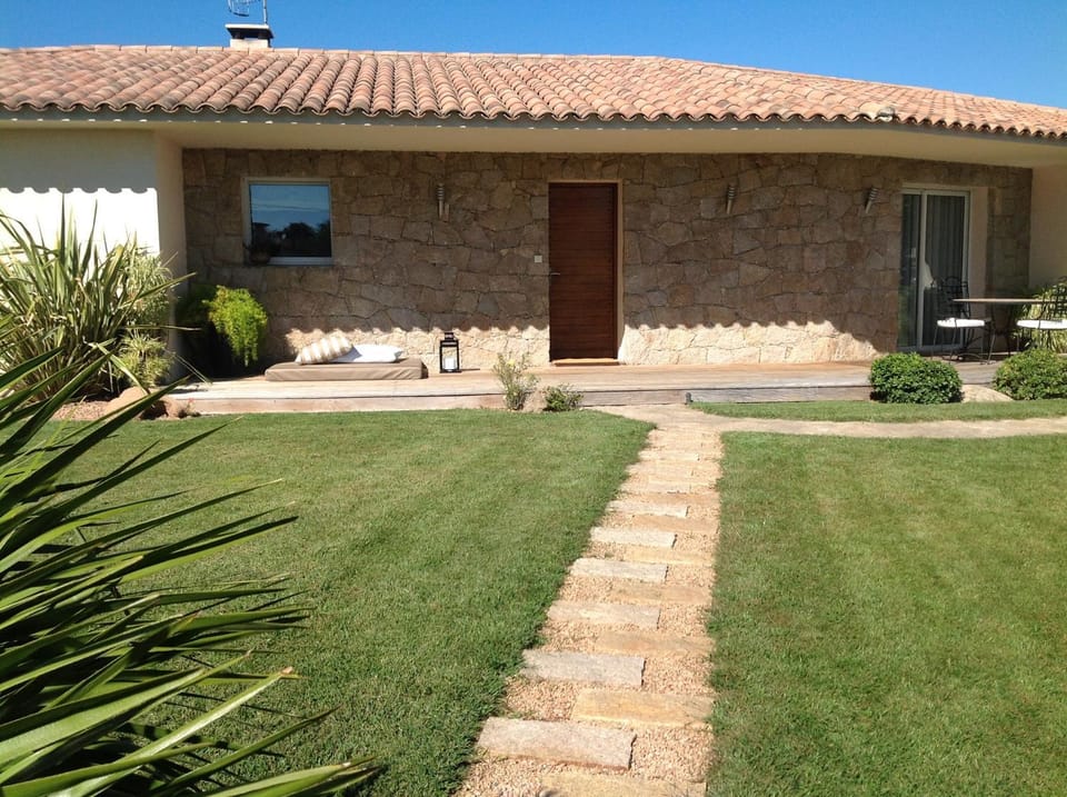 Property building, Patio, Facade/entrance, Garden