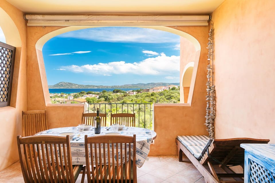 Property building, Balcony/Terrace, Living room