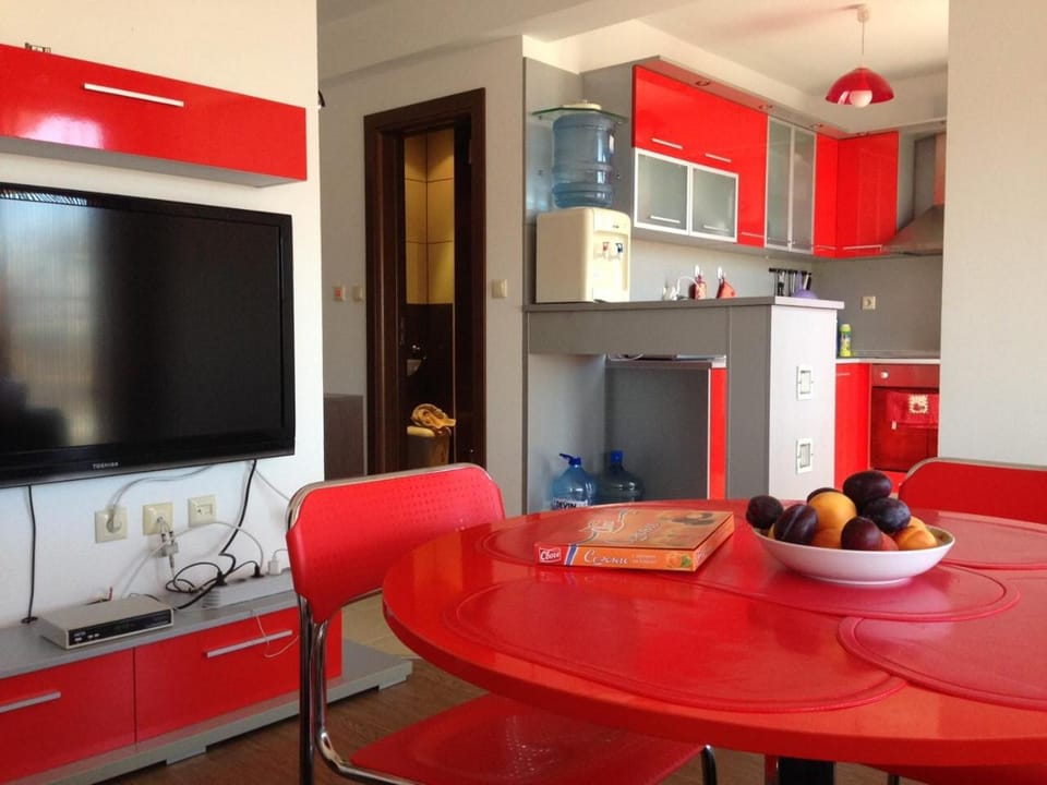 Communal lounge/ TV room, TV and multimedia, Dining area
