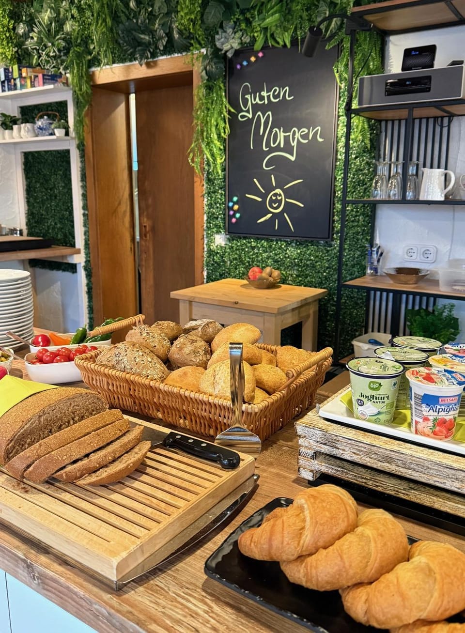 Restaurant/places to eat, Breakfast, Continental breakfast, Buffet breakfast, Buffet breakfast