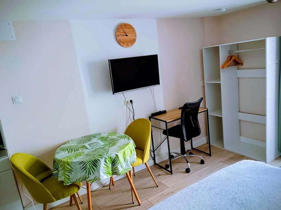 Studio cosy, tout équipé, WI-FI proche Clinique Saint-Pierre Vacation rental in Perpignan
