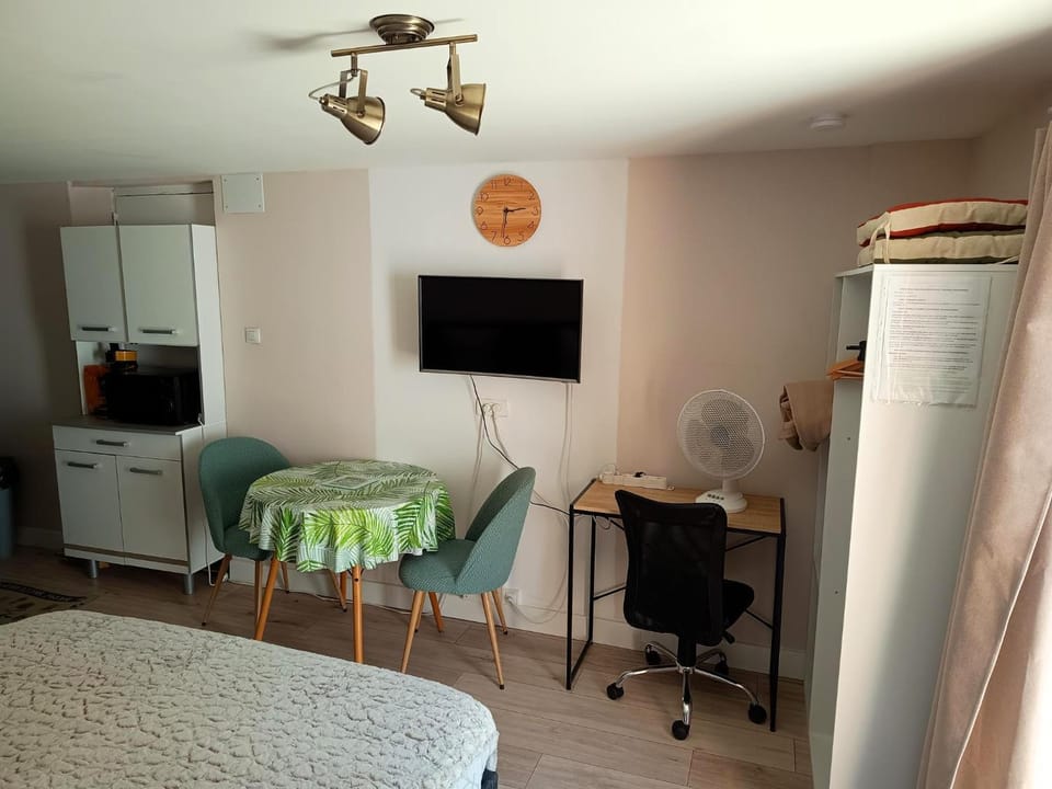 Studio meublé cosy proche clinique St Pierre, WIFI, à 10 minutes de la plage, Vacation rental in Perpignan