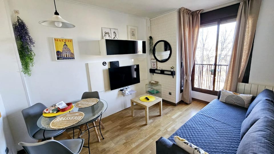 Cerca Airport, Riyadh Air, Ifema, Eisenhower, WIFI, 4 personas Apartment in Madrid