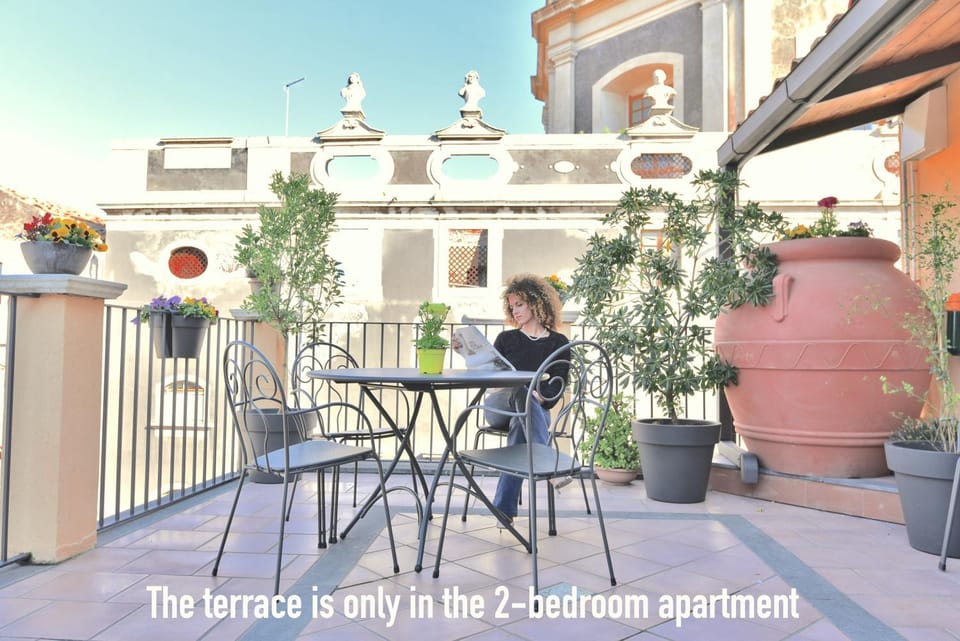 Nearby landmark, Balcony/Terrace, Landmark view