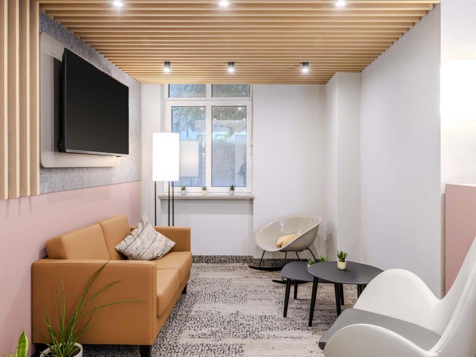 Lobby or reception, Photo of the whole room