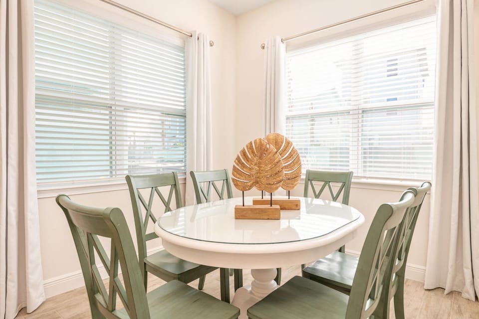 Coral Reef Cottage! Near Disney With Margaritaville Resort & Island H2O Access - 8052Ls House in Bay Lake