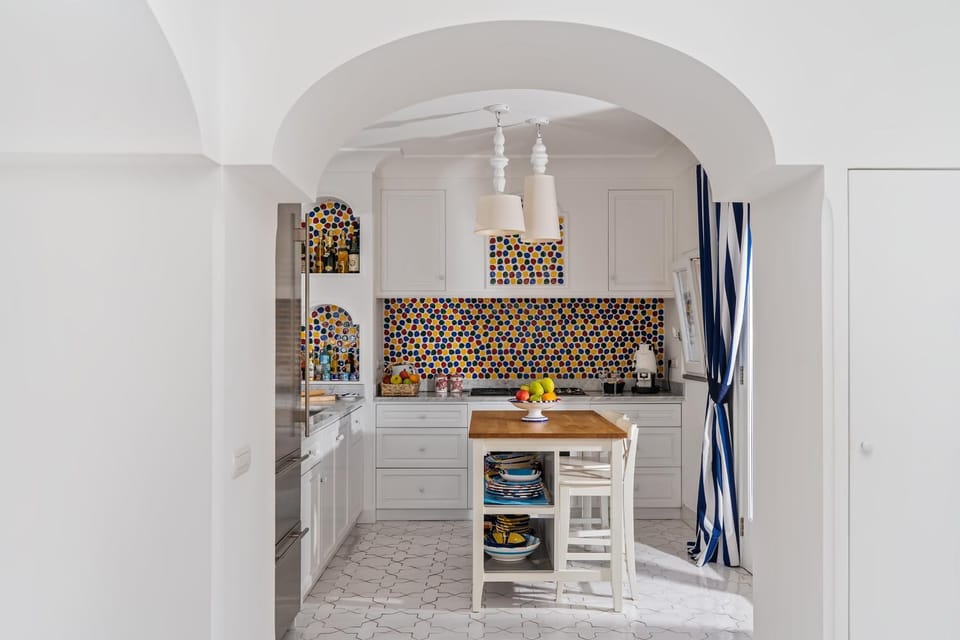 Kitchen or kitchenette, Dining area, Food, Lunch, Dinner