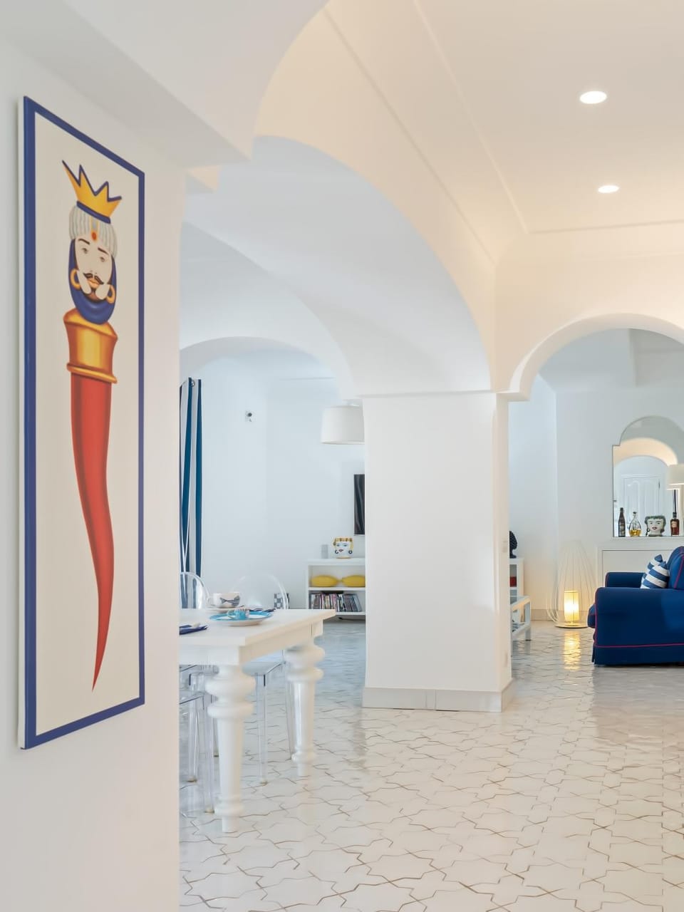 Living room, Photo of the whole room, Decorative detail, Decorative detail, Seating area