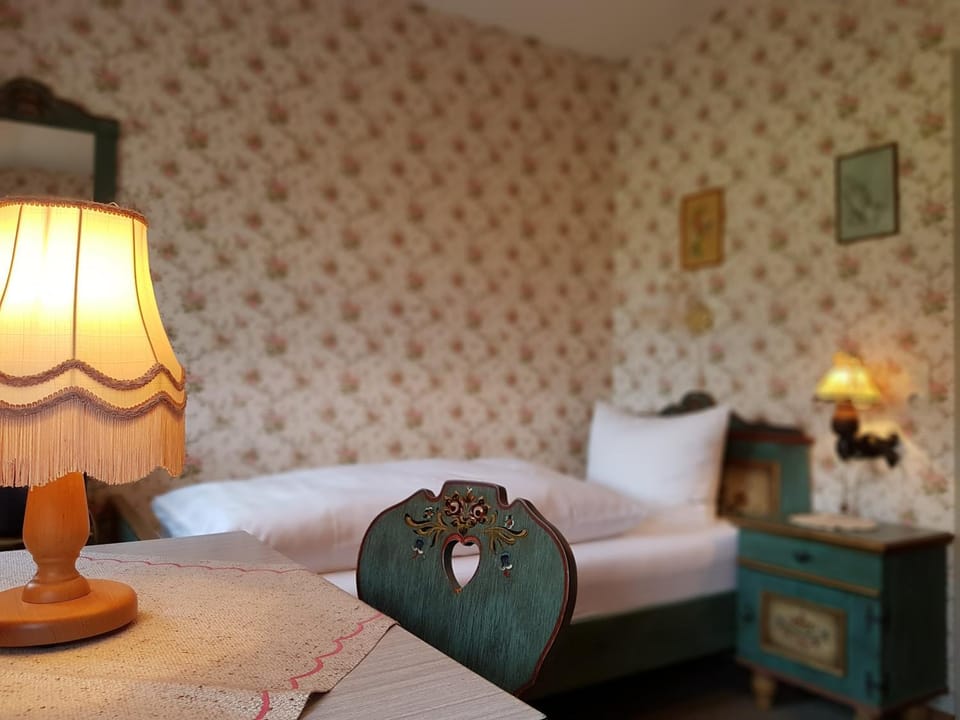 Bed, Seating area, Bedroom
