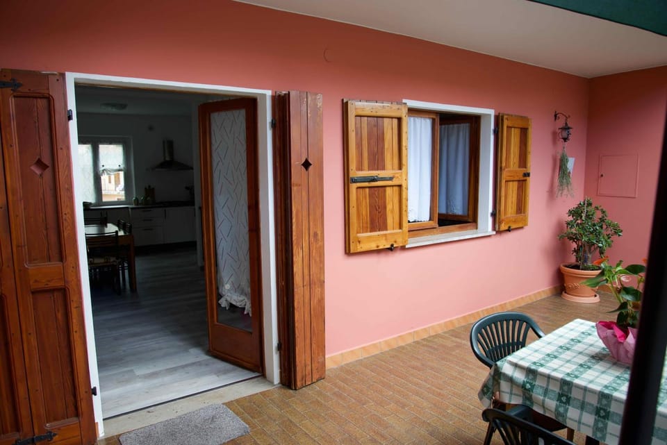 CORTE FABRIZIO – SCHÖNE FERIENWOHNUNG IM HISTORISCHEN ORTSKERN VON TIGNALE Apartment in Tignale
