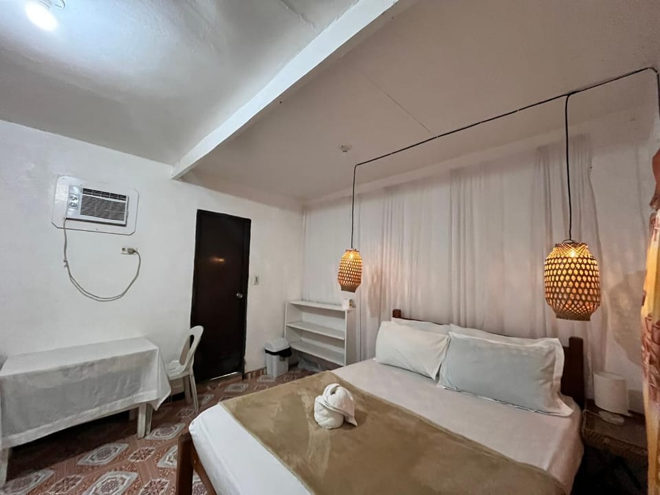2BR Casa de Viajeros 600mbps spacious 5 minutes to the beach Bed and Breakfast in General Luna