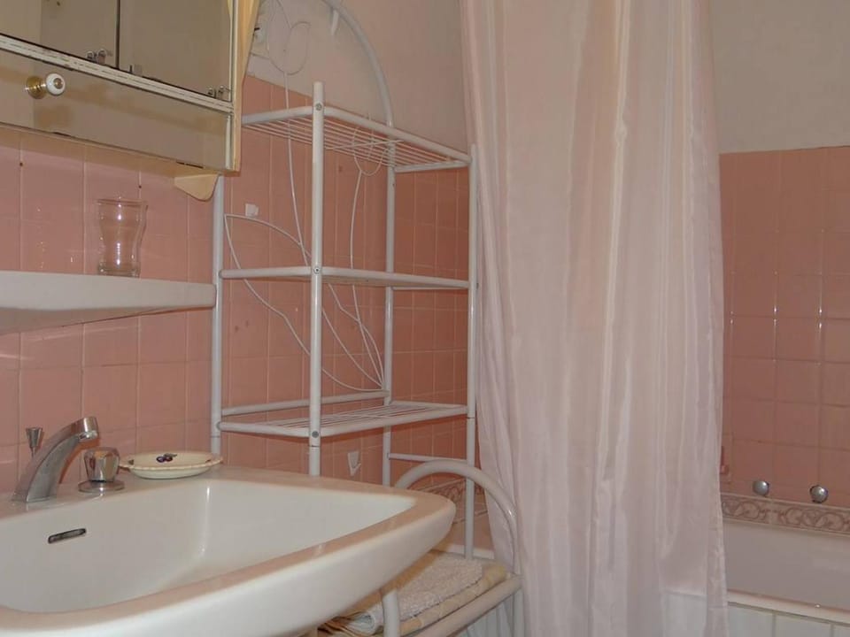 Grand T3 avec terrasse et piscine à Cavalaire-sur-Mer - FR-1-100-187 Apartment in Cavalaire-sur-Mer