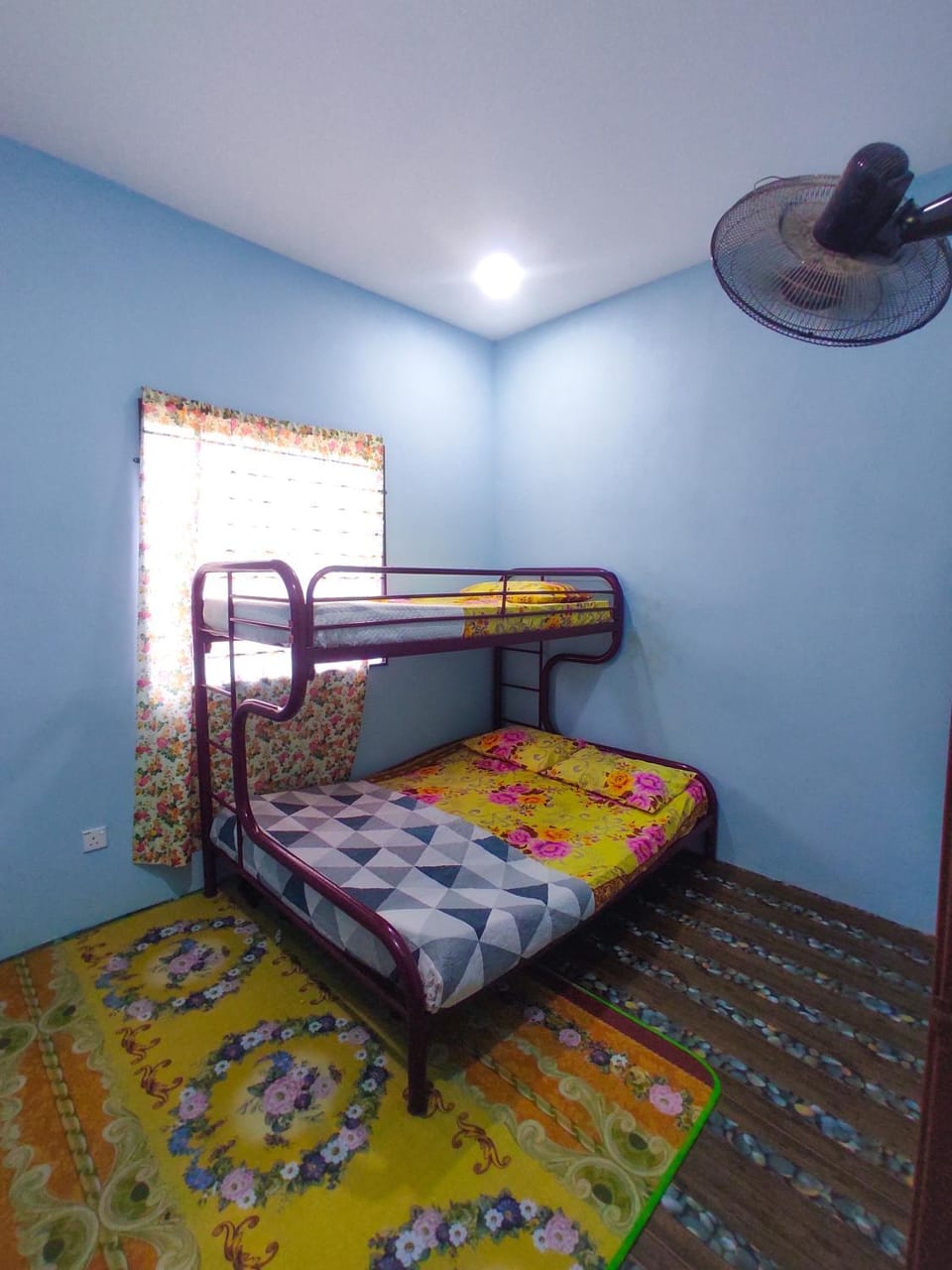 Bedroom, cot