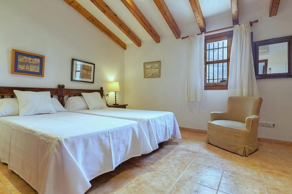 Property building, Living room, Bedroom