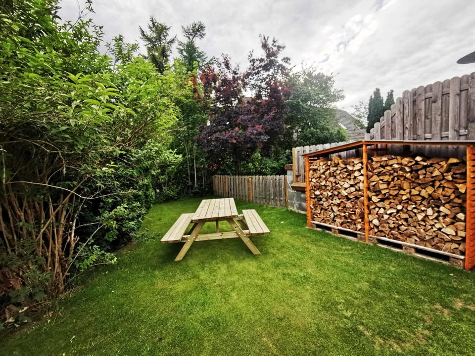 Natural landscape, BBQ facilities, Garden, Balcony/Terrace, Garden view