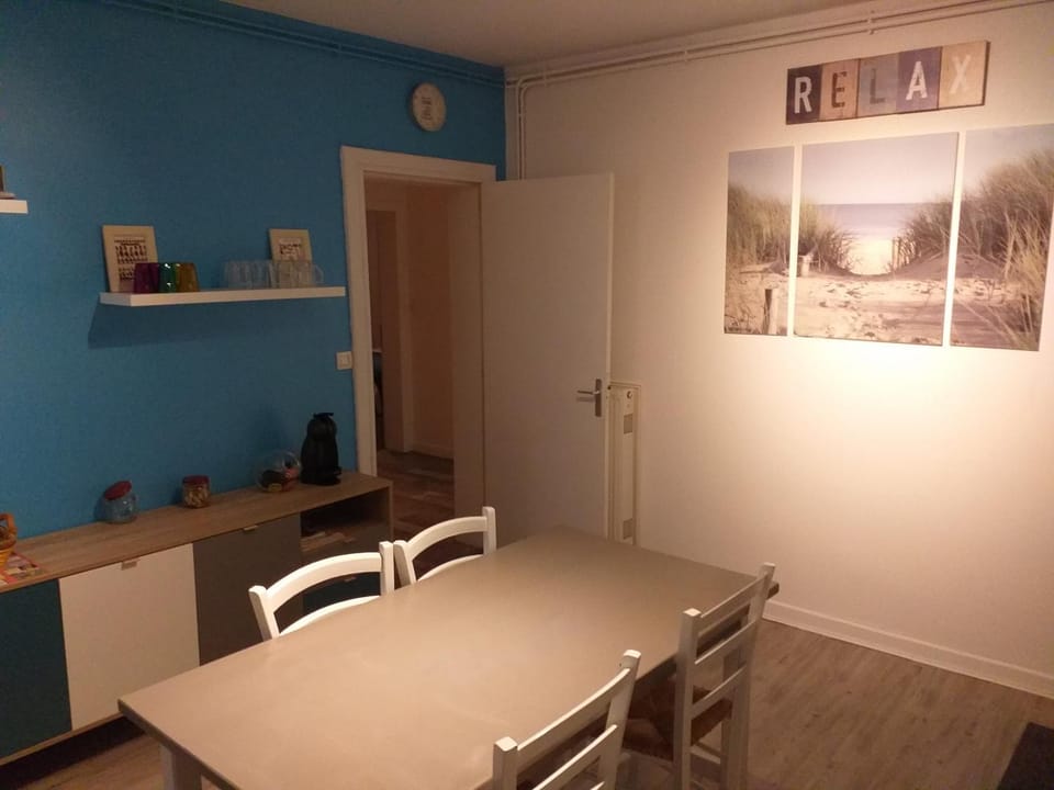 Kitchen or kitchenette, Dining area, dishwasher, minibar, pet friendly