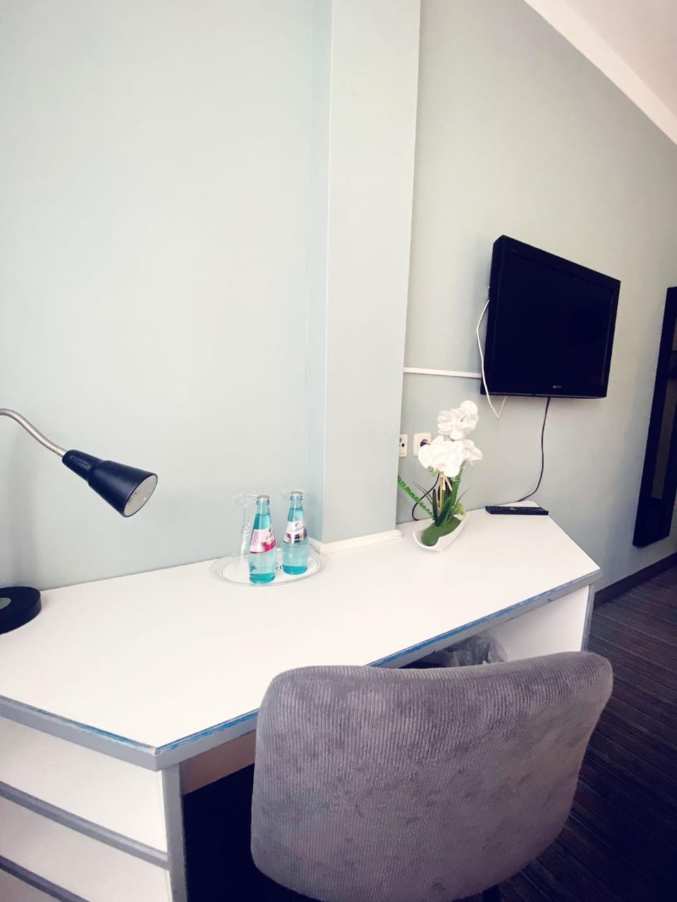 TV and multimedia, hair dresser