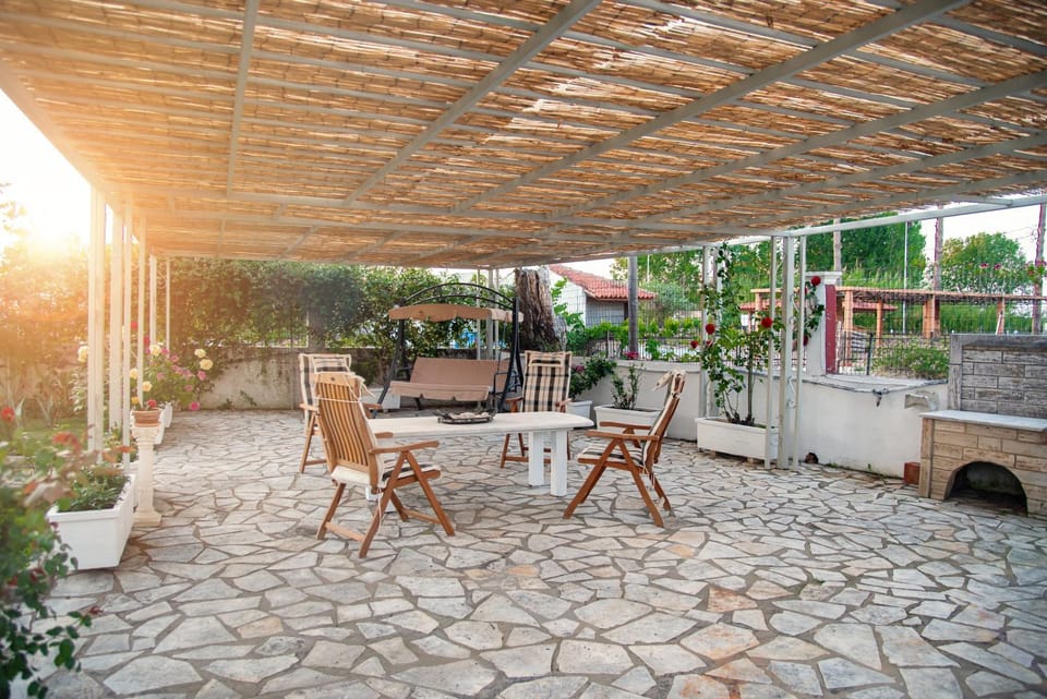 Patio, BBQ facilities