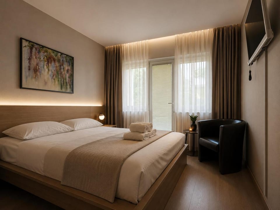 Communal lounge/ TV room, Bed, TV and multimedia, Photo of the whole room, Bedroom