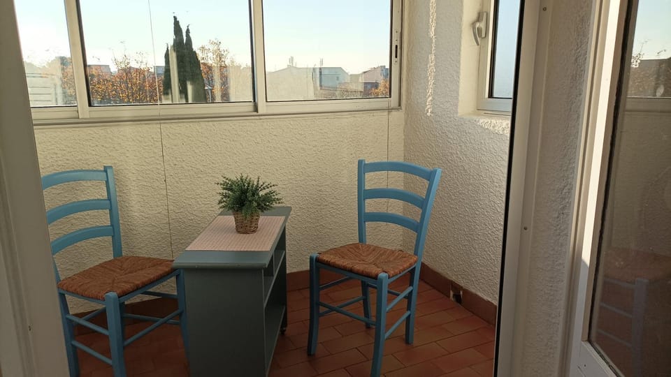 Property building, Winter, View (from property/room), Balcony/Terrace, Living room, Photo of the whole room, Dining area, Meals