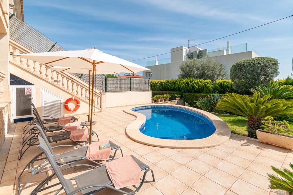Patio, Day, Garden, View (from property/room), Garden view, Pool view, Swimming pool, sunbed