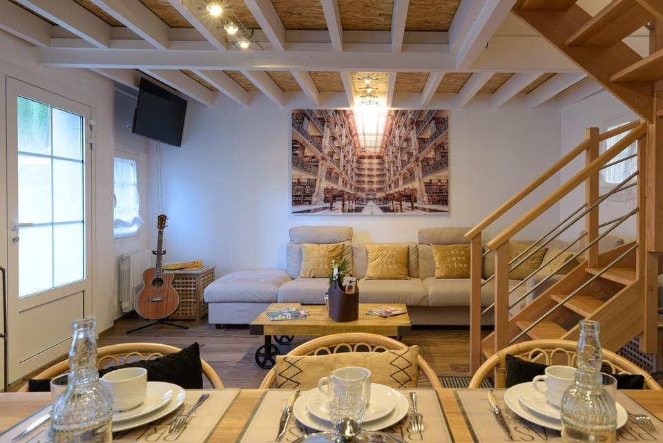 TV and multimedia, Living room, Seating area