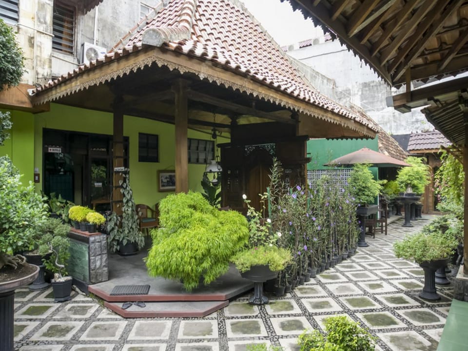 Facade/entrance