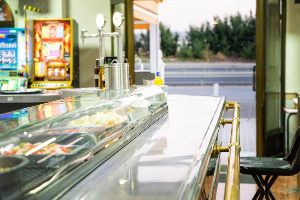 Lounge or bar, Food and drinks