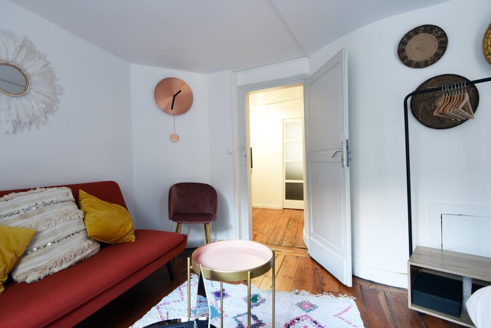 Bathroom, Seating area, Dining area