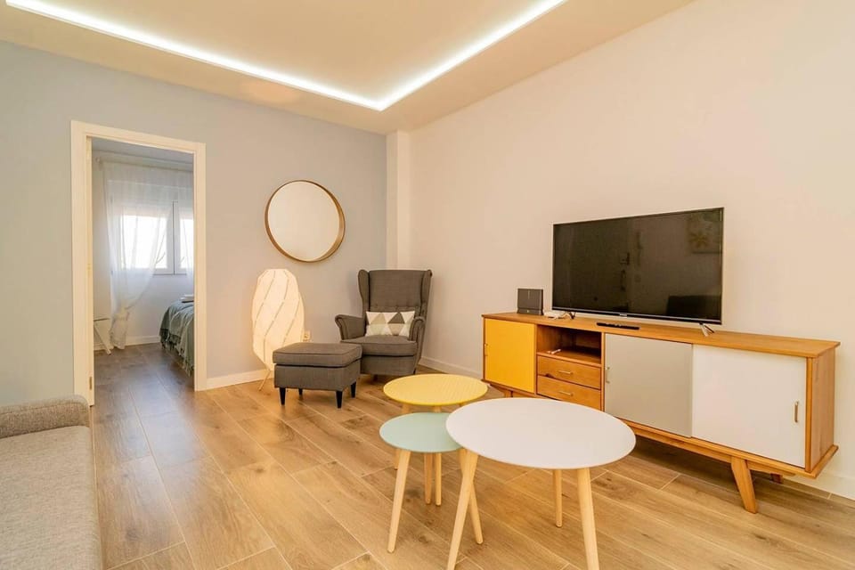 TV and multimedia, Living room, Seating area, Dining area