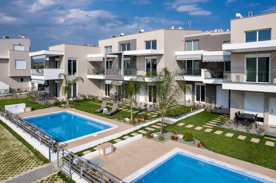 Property building, Swimming pool