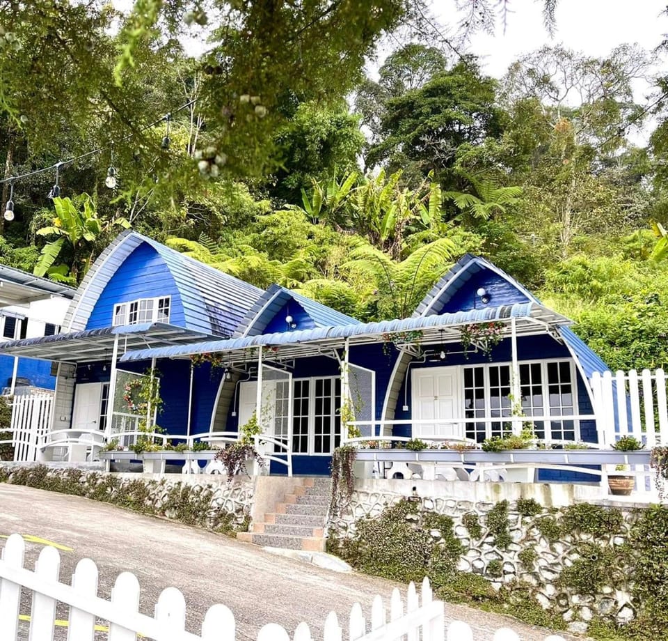 Blue Cabins By Pfordten Cottage Cabin in Tanah Rata