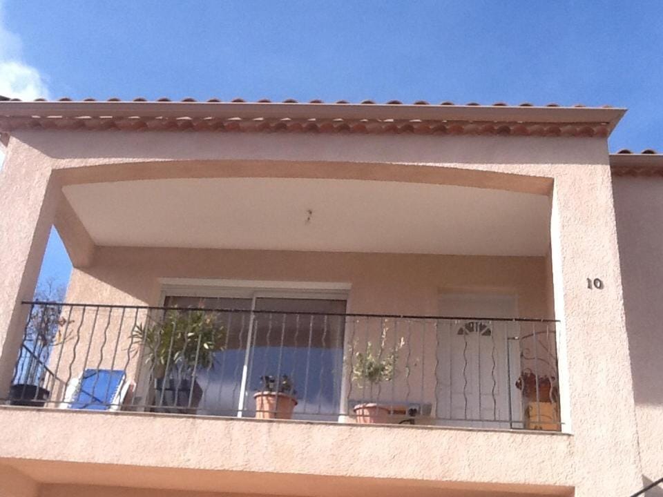 Logement avec magnifique vue des montagnes Vacation rental in Provence-Alpes-Côte d'Azur