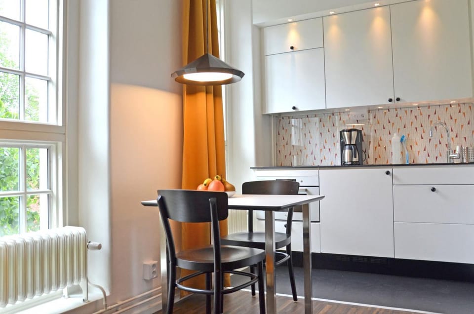 Kitchen or kitchenette, Dining area, pet friendly