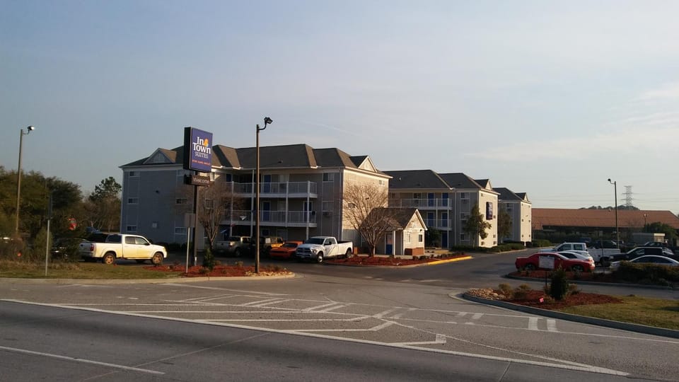Property building, Street view, Location, Parking